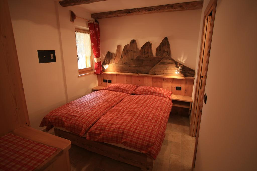 Chalet Pian 캄피텔로디파사 외부 사진