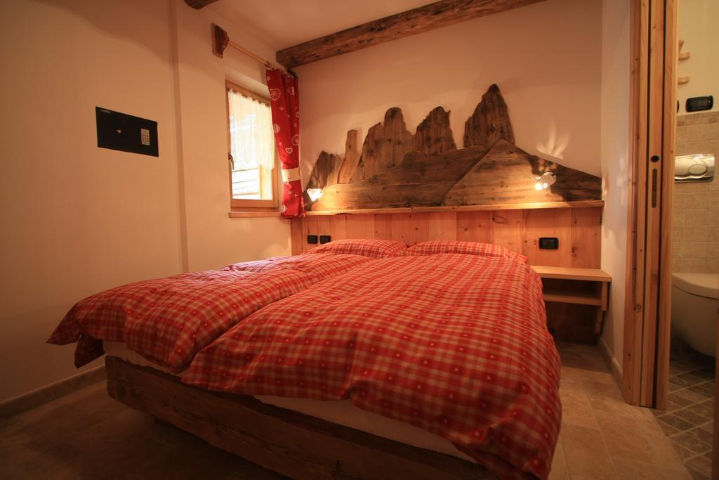 Chalet Pian 캄피텔로디파사 객실 사진